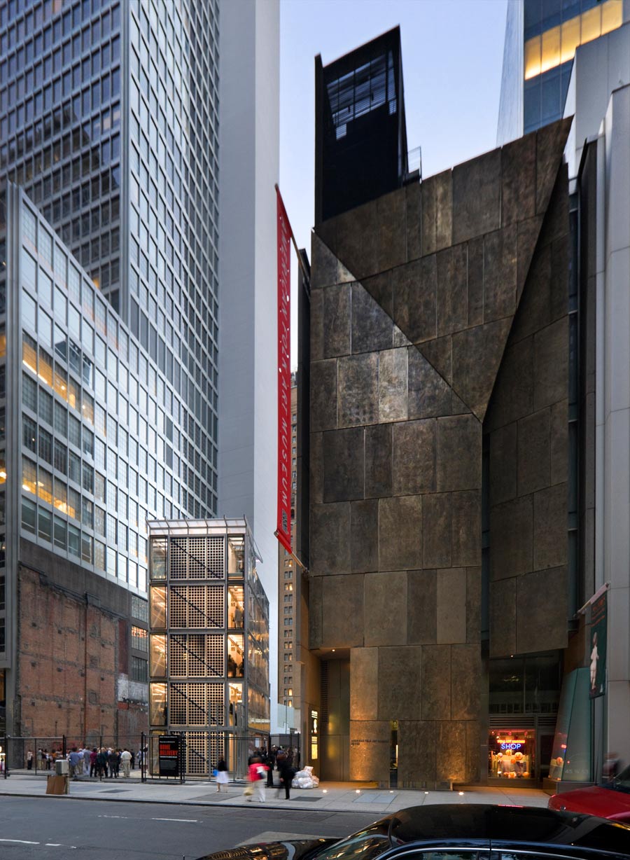 <p>A view of the completed house on 53rd Street next to the American Folk Art Museum. <br><small>&copy; Peter Aaron/OTTO</small></p>